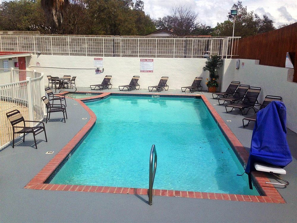 Motel 6-San Antonio, Tx - Fiesta Trails Luaran gambar
