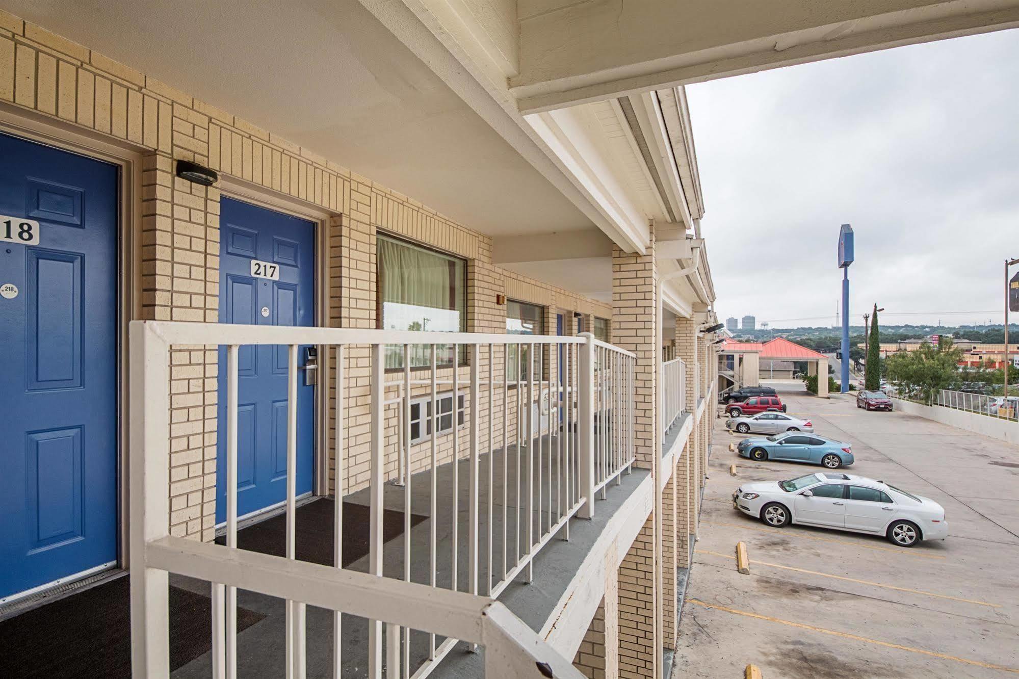 Motel 6-San Antonio, Tx - Fiesta Trails Luaran gambar
