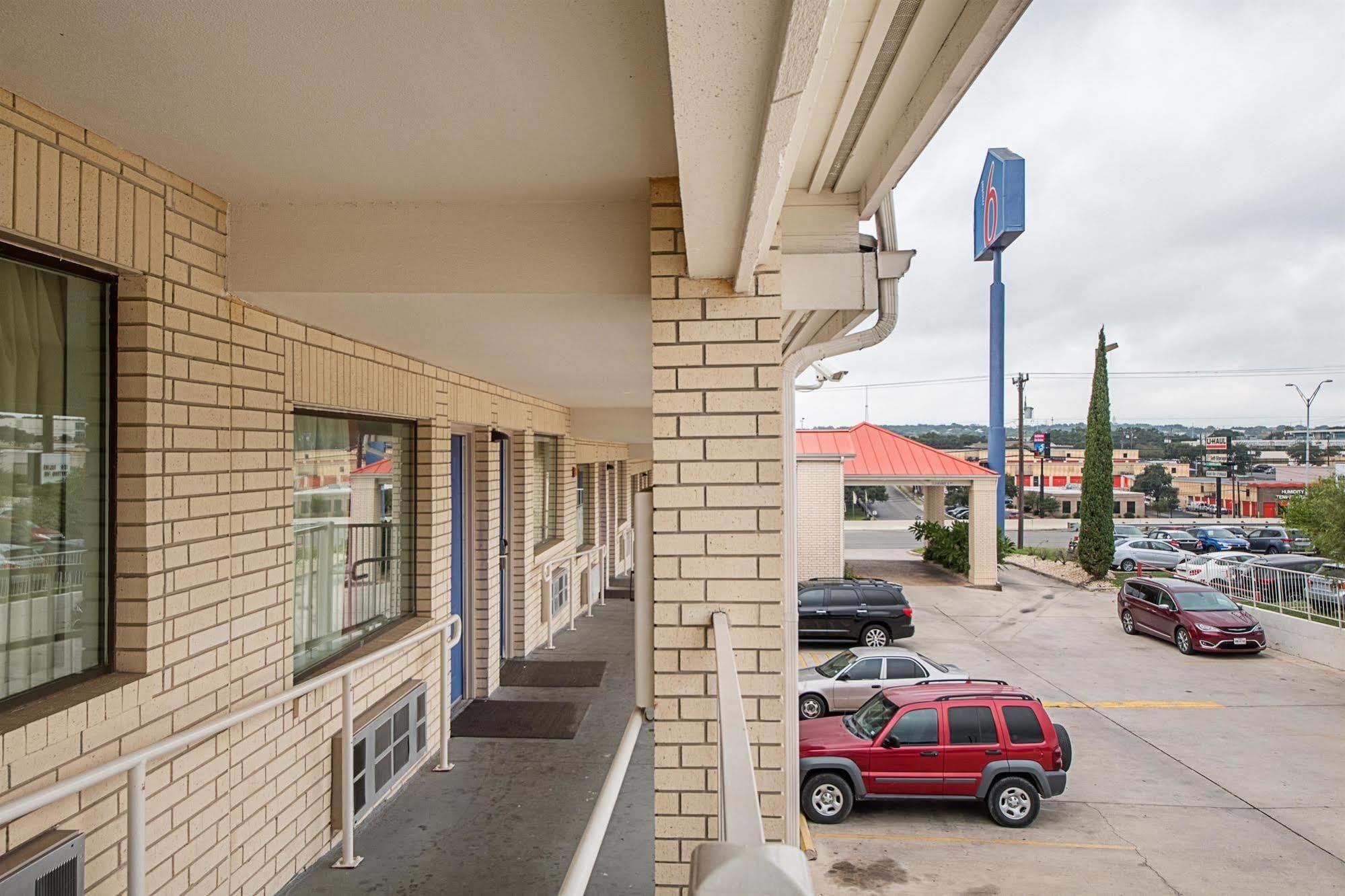 Motel 6-San Antonio, Tx - Fiesta Trails Luaran gambar