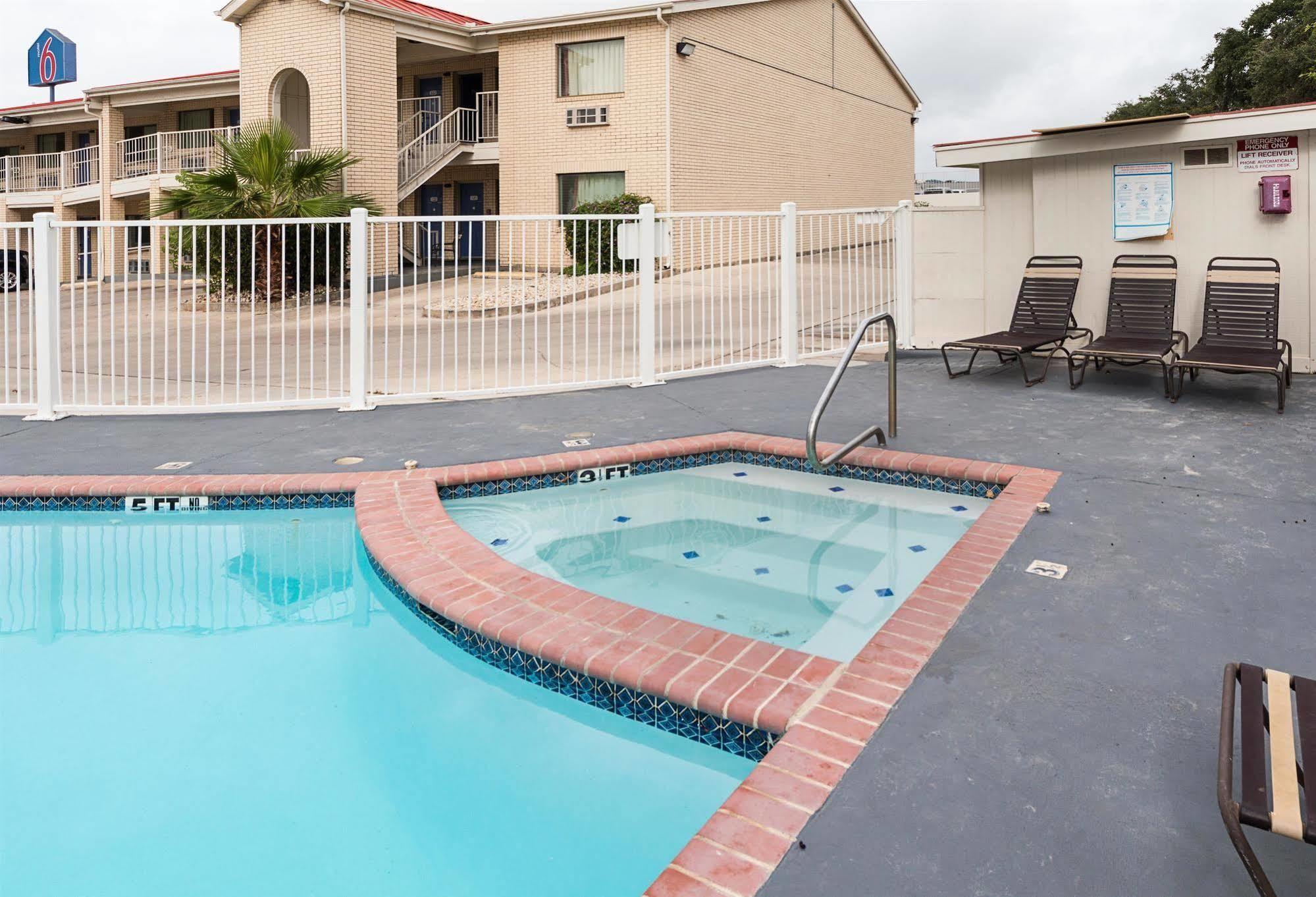 Motel 6-San Antonio, Tx - Fiesta Trails Luaran gambar