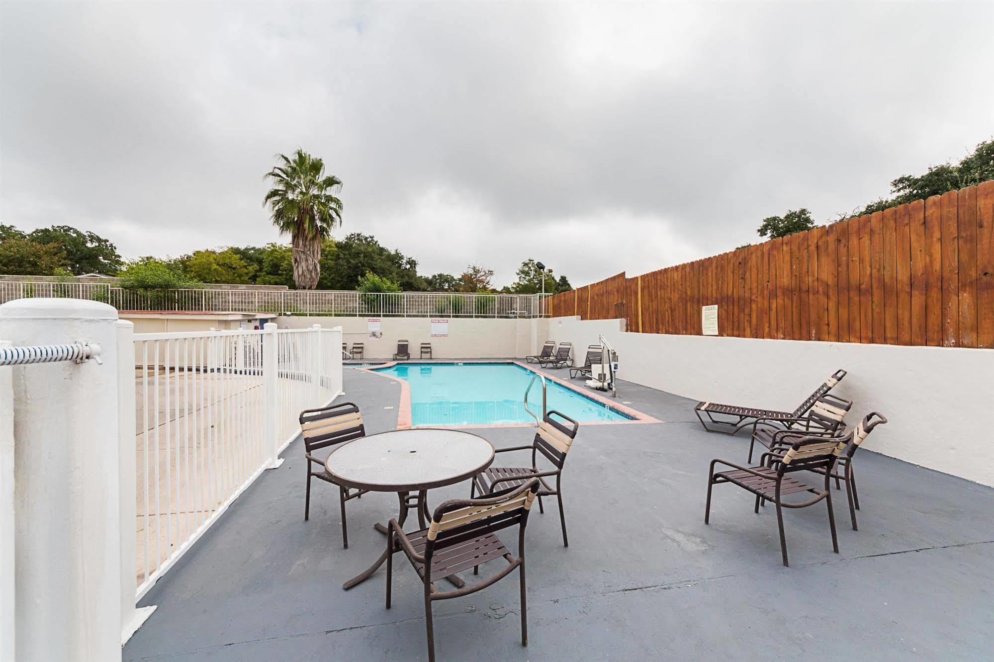 Motel 6-San Antonio, Tx - Fiesta Trails Luaran gambar