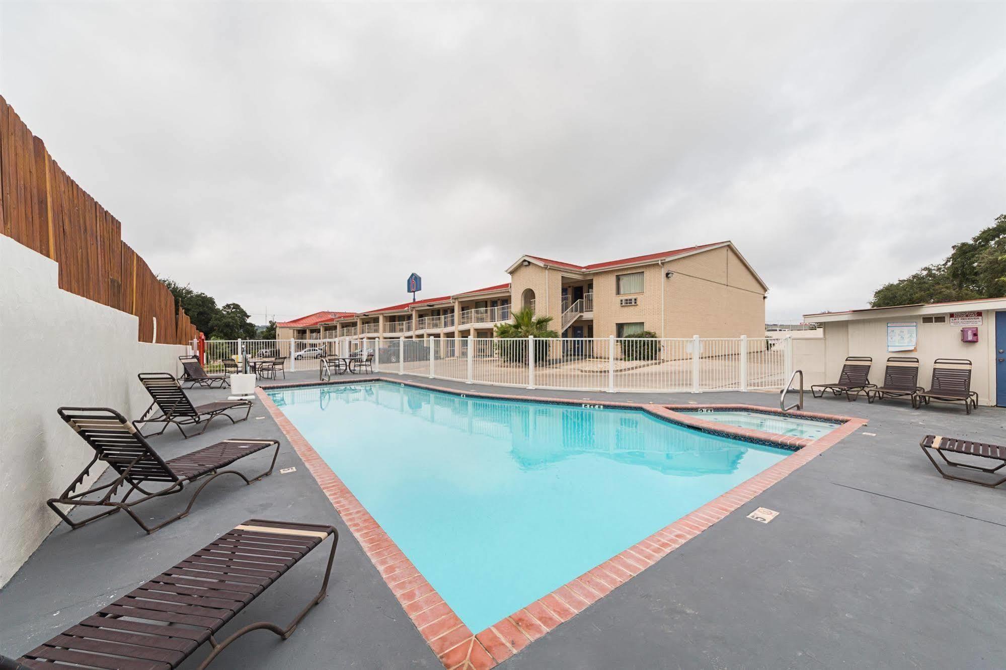 Motel 6-San Antonio, Tx - Fiesta Trails Luaran gambar