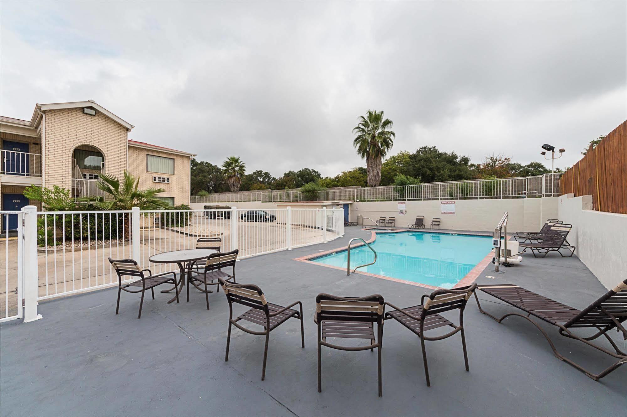 Motel 6-San Antonio, Tx - Fiesta Trails Luaran gambar