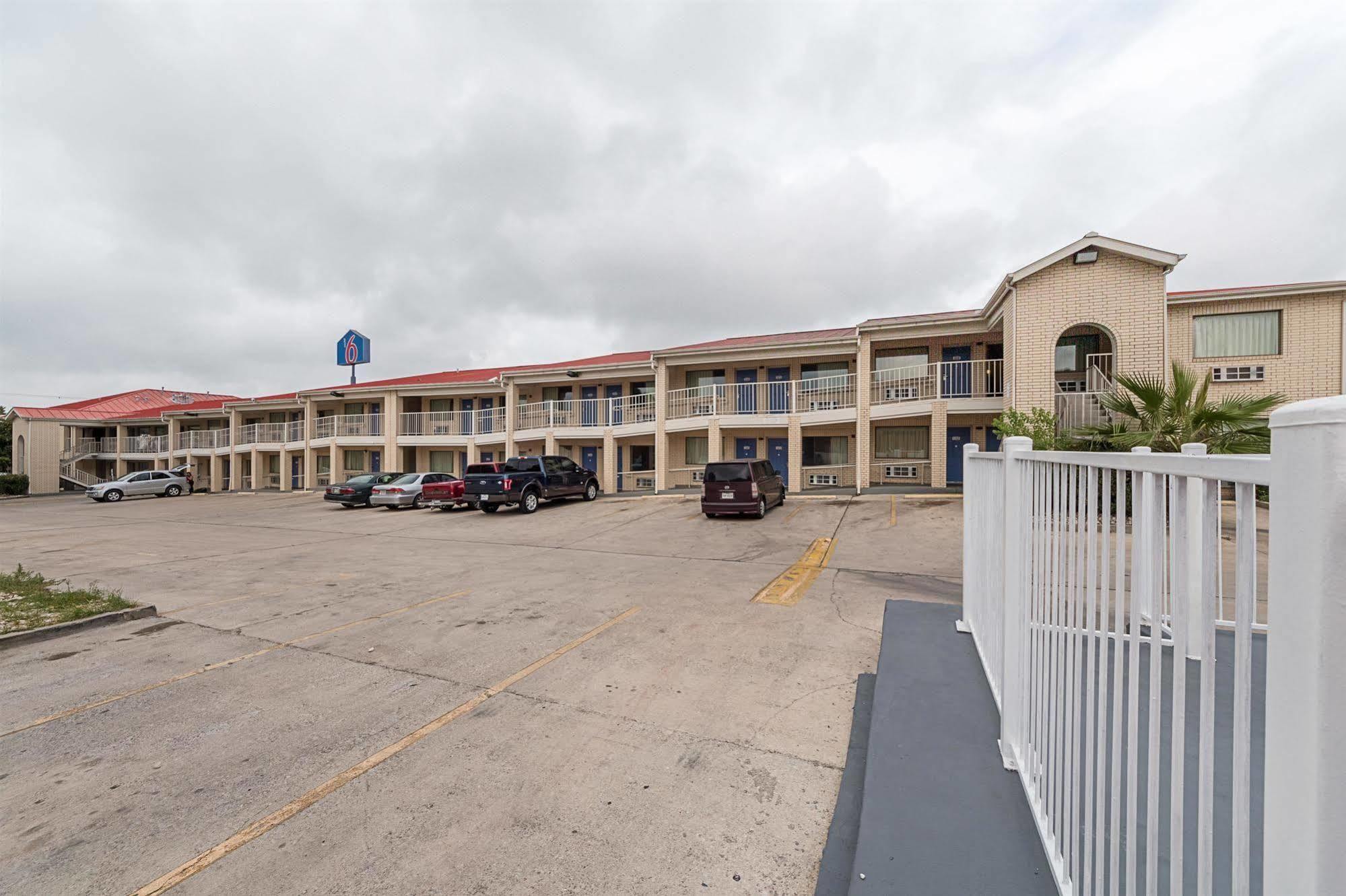 Motel 6-San Antonio, Tx - Fiesta Trails Luaran gambar