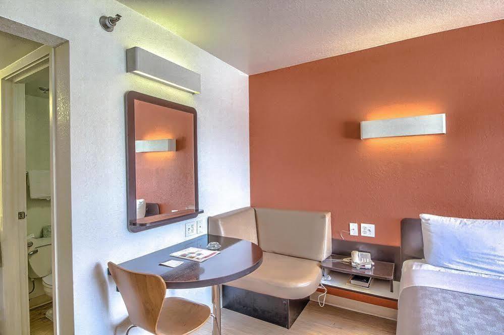Motel 6-San Antonio, Tx - Fiesta Trails Luaran gambar